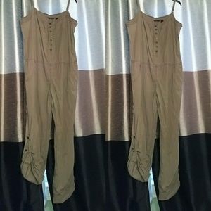 Casual khaki colored jumper w/leg button